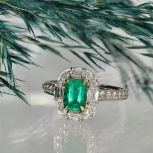 18ct White Gold Emerald Halo Cluster Ring with Diamond Set Shoulders