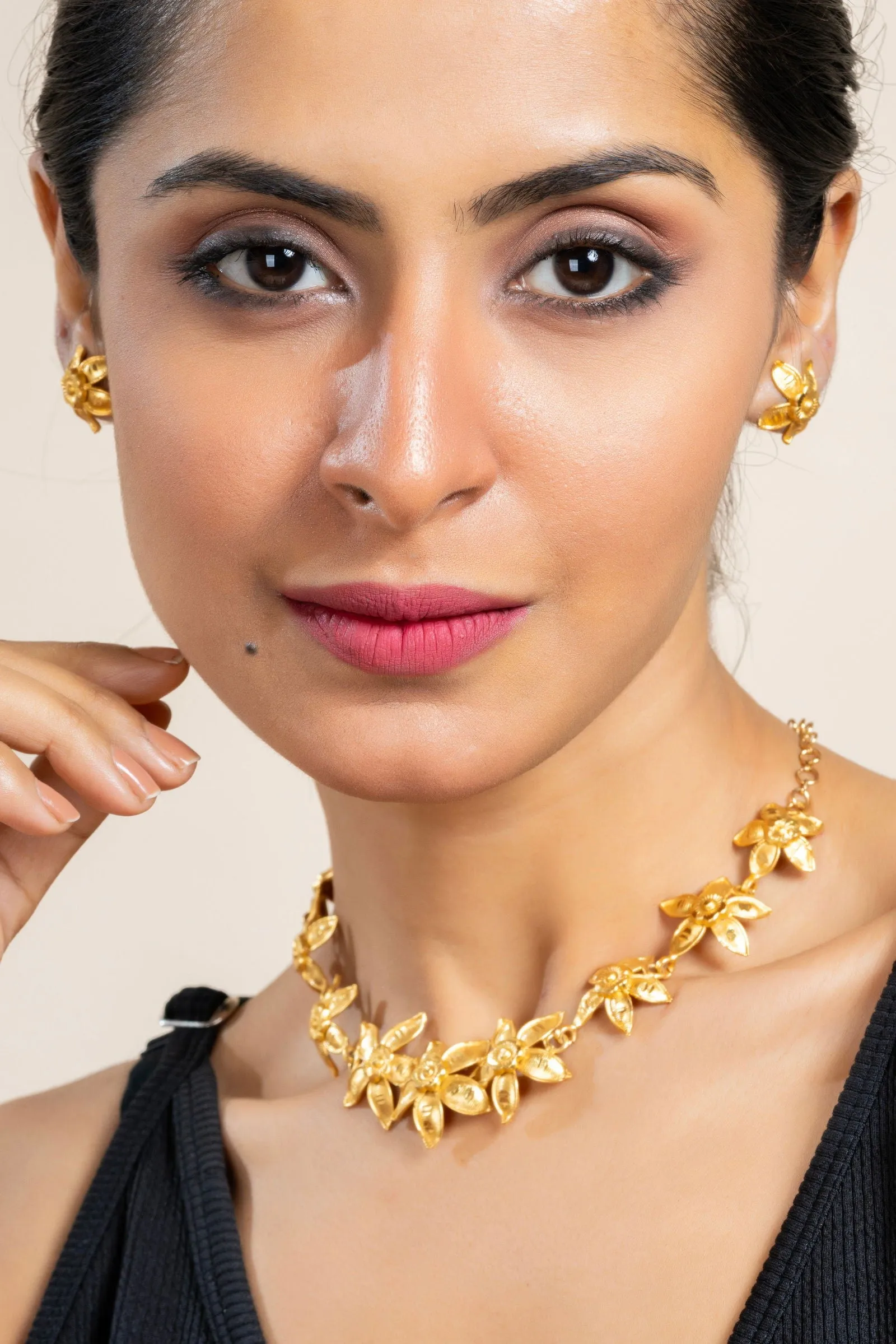 Gold Plated Floral Choker Necklace Set with Matching Stud Earrings – Exclusive Copper Jewelry