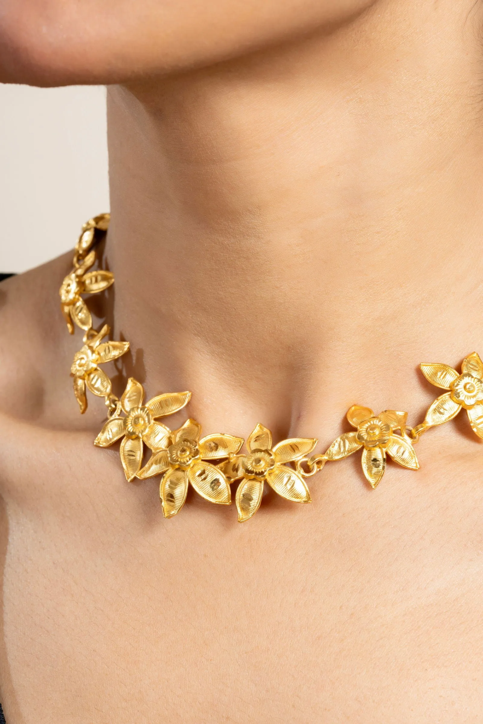 Gold Plated Floral Choker Necklace Set with Matching Stud Earrings – Exclusive Copper Jewelry