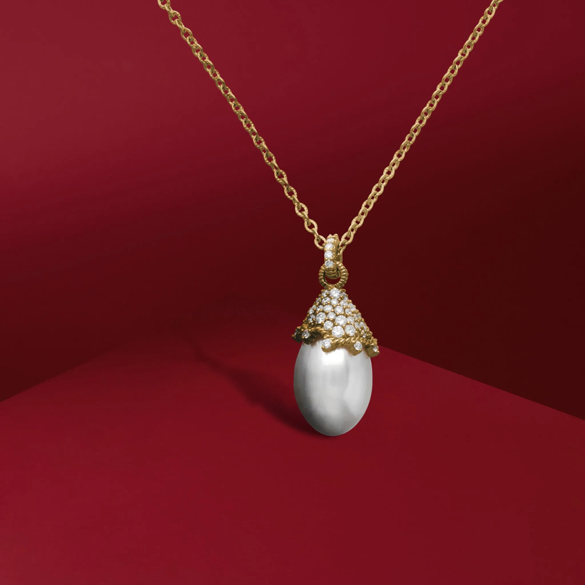 Paloma Necklace with Freshwater Pearl and Diamonds in 18K